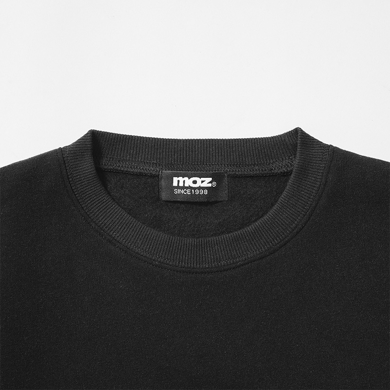 クルーネックなので、首が詰まりすぎず、開きすぎず、ちょうどいい襟ぐりです。下にTシャツを着てチラ見せしたり、上に大きめのニットやアウターを合わせてもおしゃれに決めることができました。